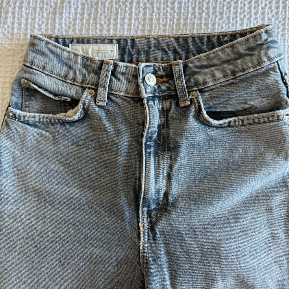 Zara Women’s Straight Leg Jeans